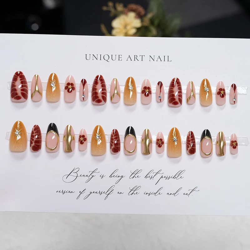 Dekorative Künstlerische Nagelkunst