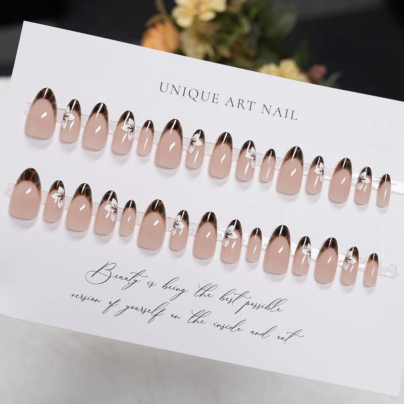 Kreatives Stiletto Nagelkunstdesign