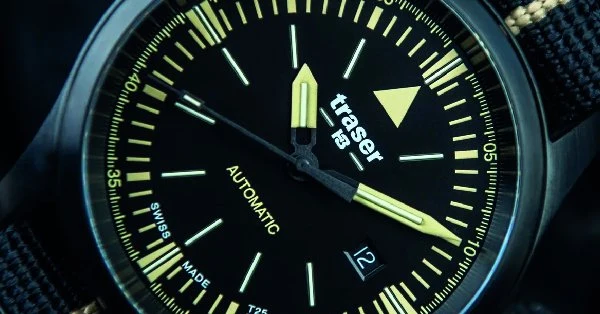 Traser H3 P59 Essential M 108218 Herrenuhr Schwarz • Saphirglas mit Trigalight • Schweizer Quarzwerk