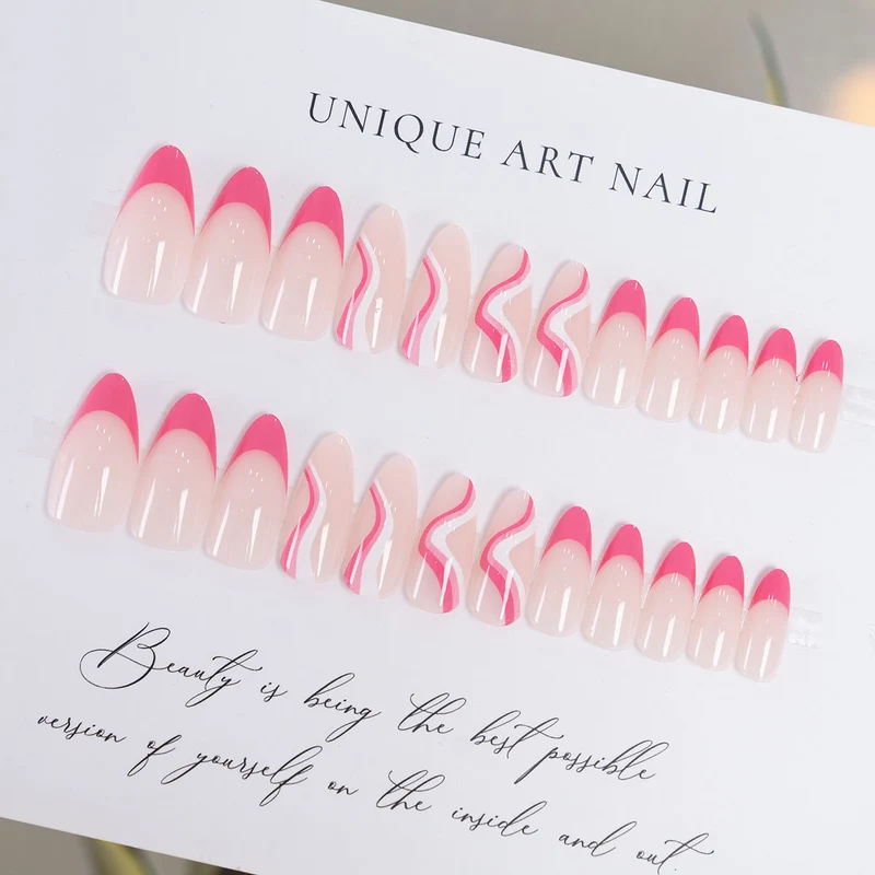Künstlerische Stiletto Press-On Nägel mit Fluid-Wellen-Design