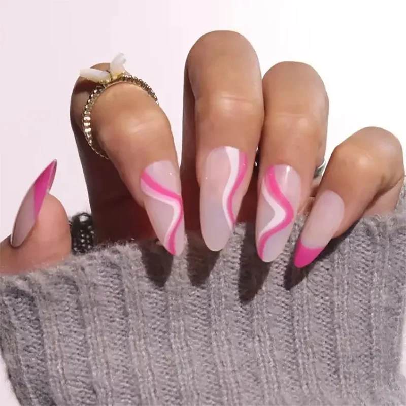 Künstlerische Stiletto Press-On Nägel mit Fluid-Wellen-Design