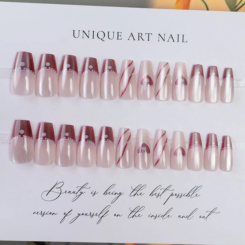 Künstlerisches Press-On-Nagelset mit individuellen Designs