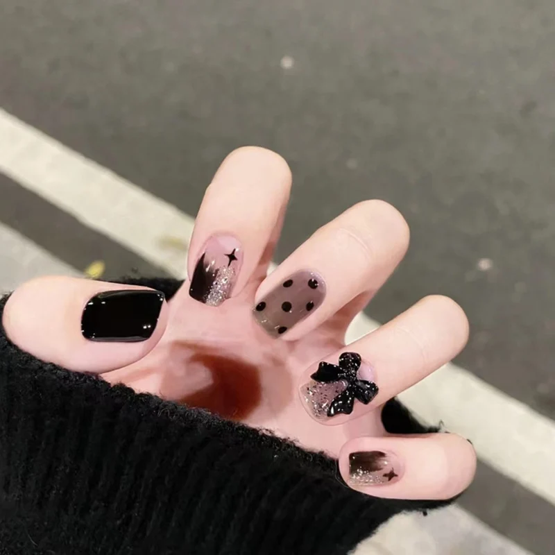 Künstlerisches Nagelkunst Press-On Set