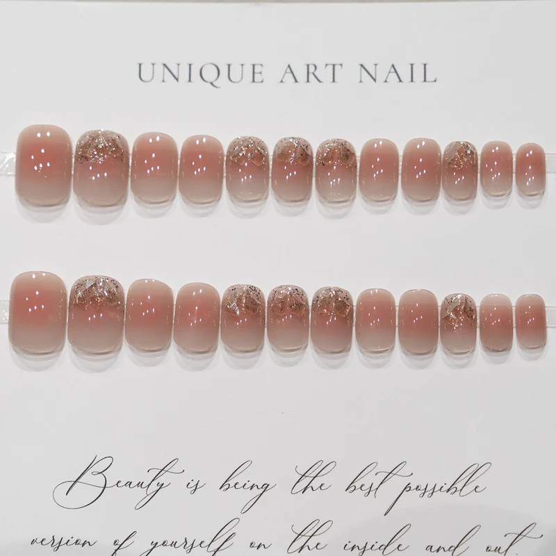 Künstlerische Nagelkunst