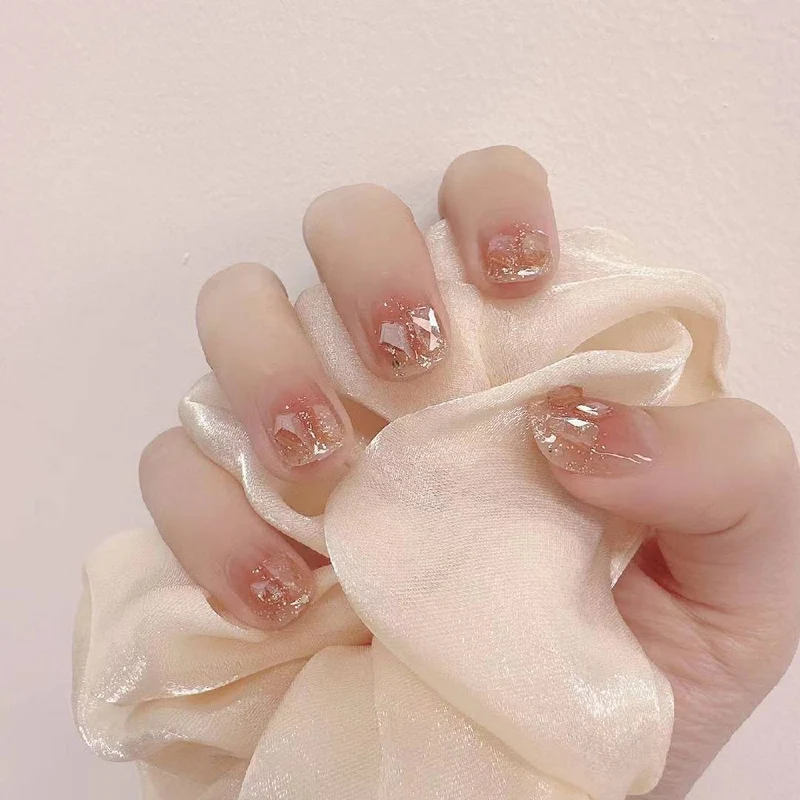 Künstlerische Nagelkunst