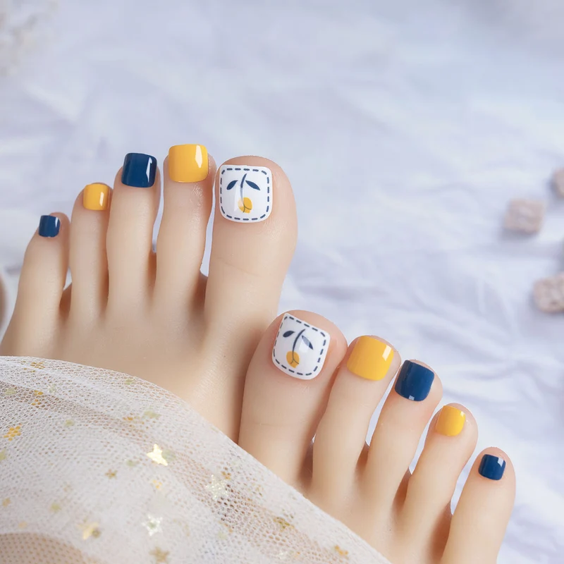 Künstlerische florale Fußnagelkunst