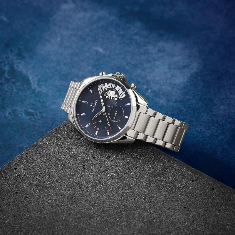 Tommy Hilfiger Baker 1710448 Herren • Chronographen-Optik mit Open Heart • 5 ATM Wasserdicht