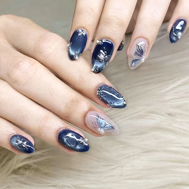 Künstlerisches 3D-Blumen-Nageldesign