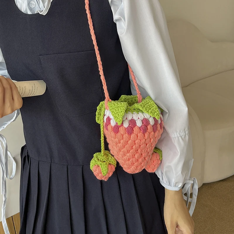 Dekorative Häkelerdbeere