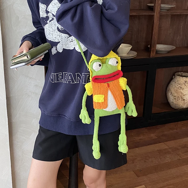 Handgefertigtes gehäkeltes Froschspielzeug