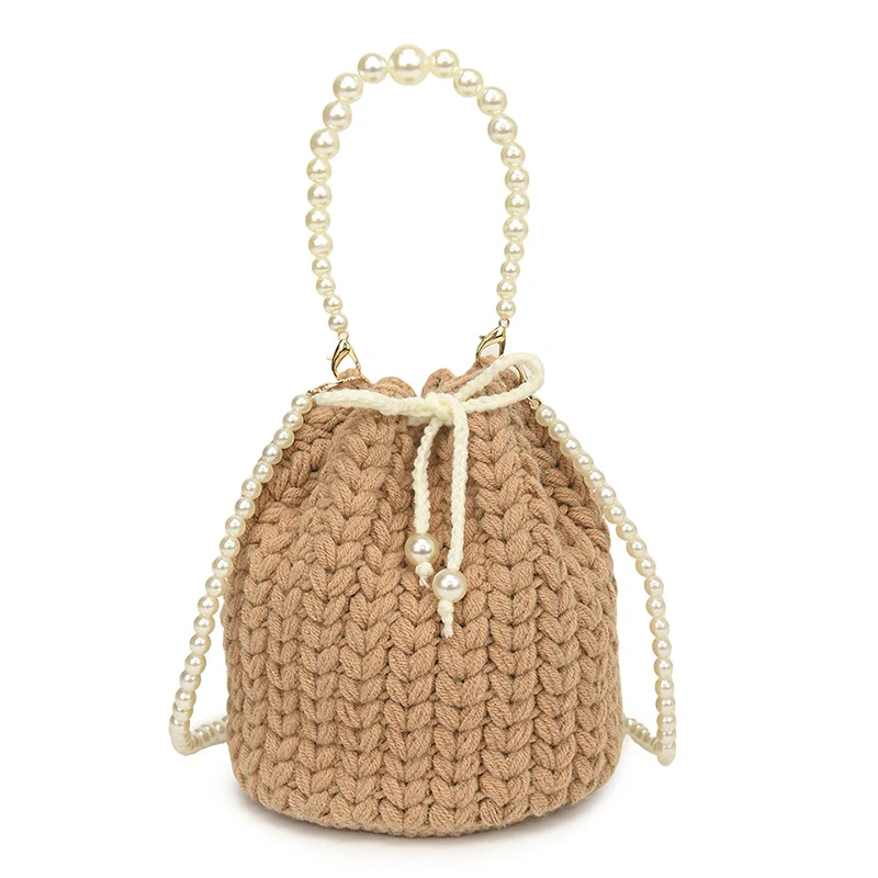Stylische gestrickte Bucket-Handtasche