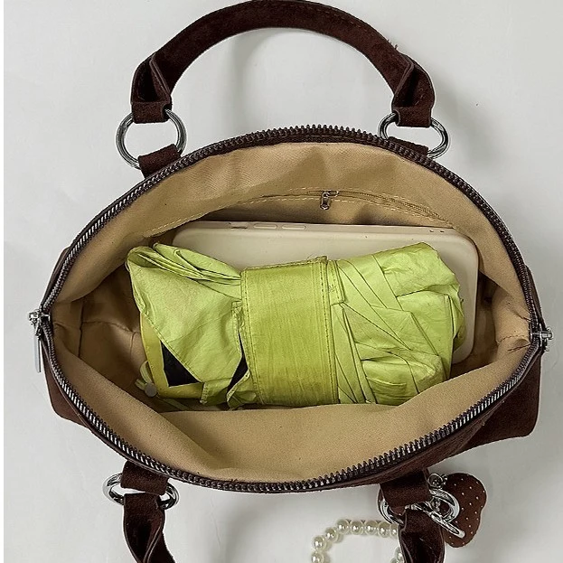 Strukturierte Wildleder-Handtasche