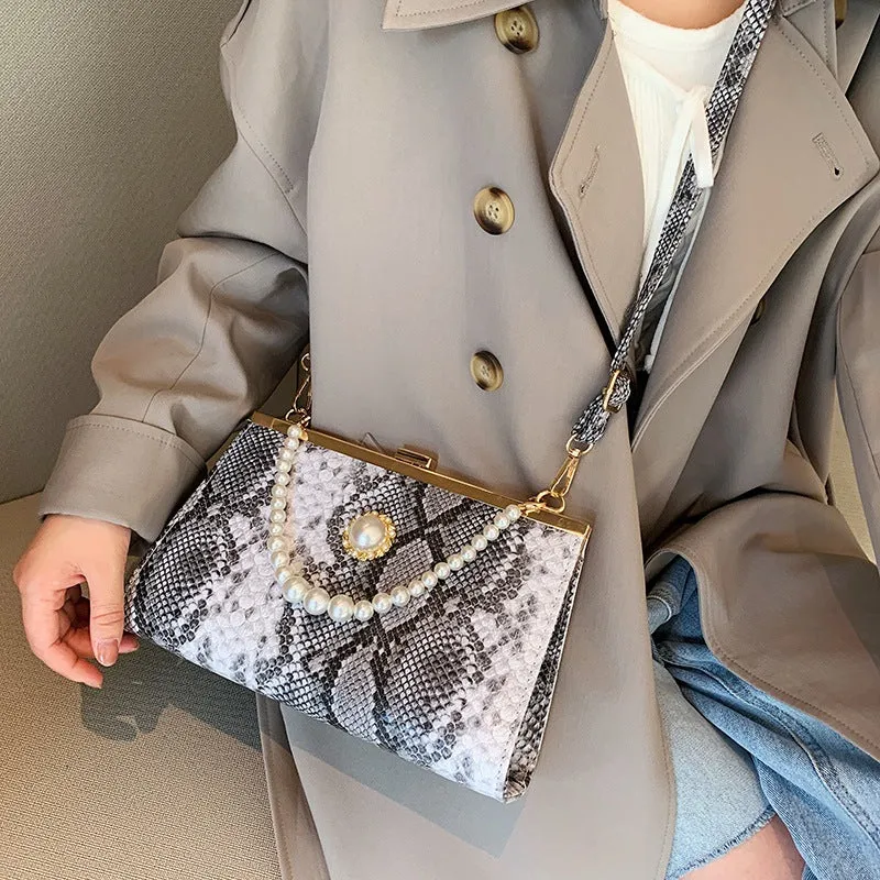 Elegante perlbesetzte Schlangenhaut-Clutch Tasche