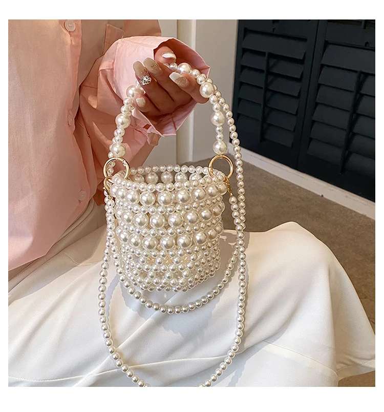 Perlenverzierte Bucket-Handtasche