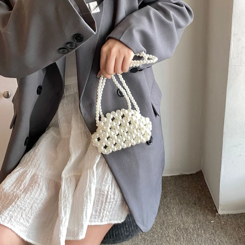 Perlenverzierte Abendclutch