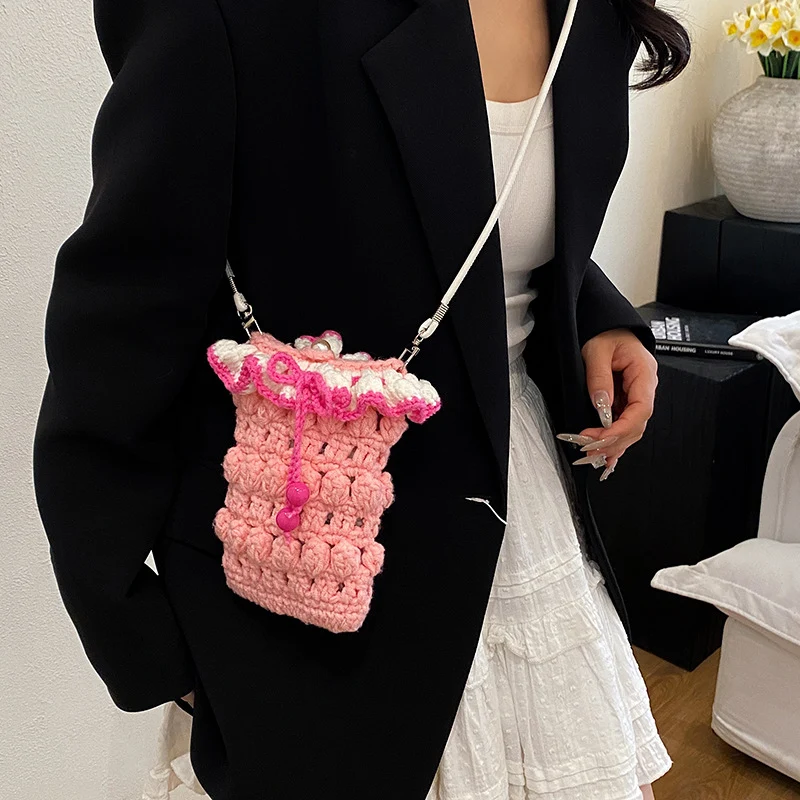 Dekorative gehäkelte Mini-Schultertasche