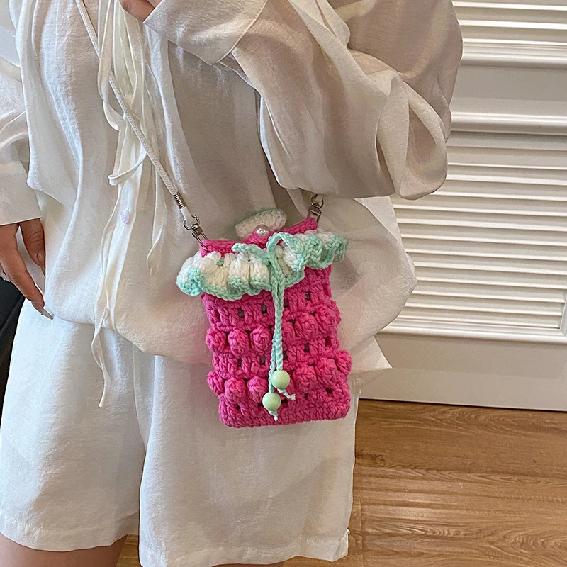 Dekorative gehäkelte Mini-Schultertasche