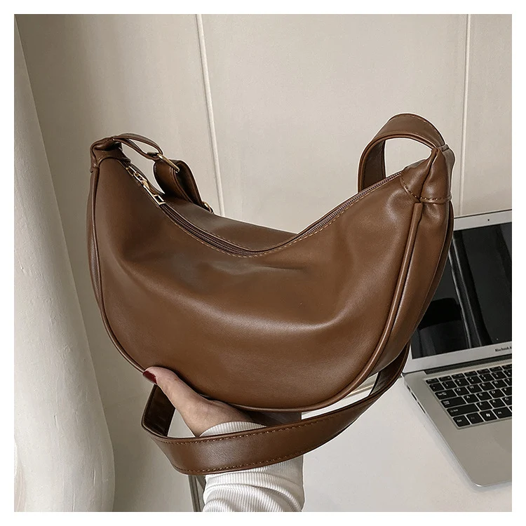 Gekurvte Leder Schultertasche