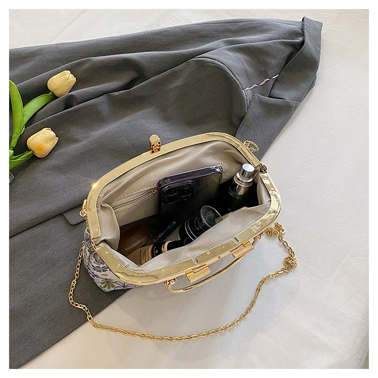 Blumengestickte Abendhandtasche