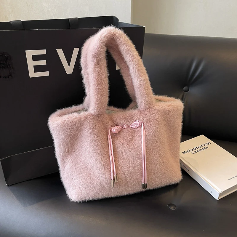 Luxuriöse Kunstpelz-Handtasche