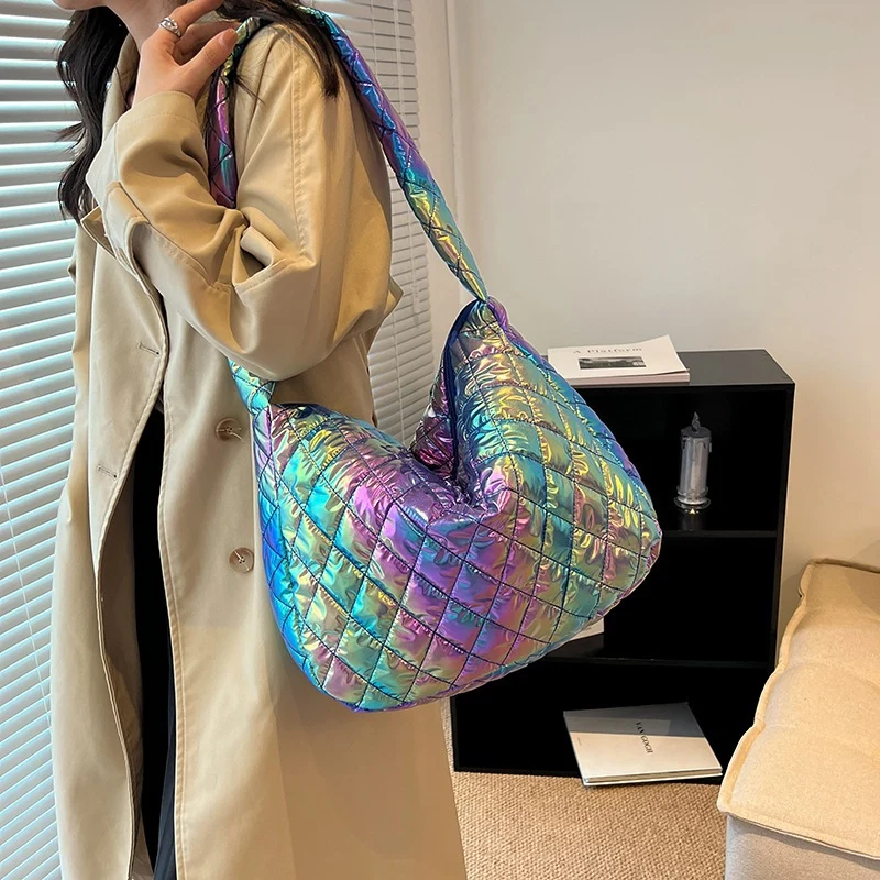 Iridescent gesteppte Hobo-Tasche