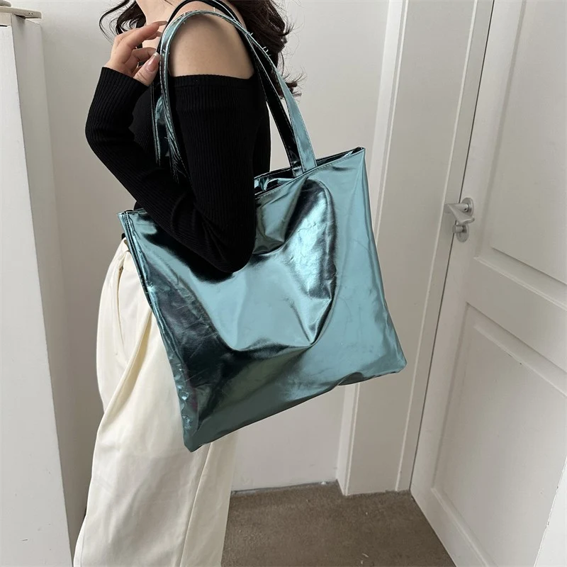 Glänzende Metallic Tasche