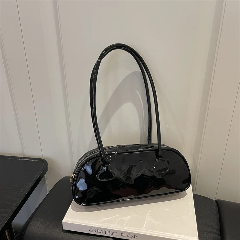 Elegante Handtasche aus Lackleder 1791041039
