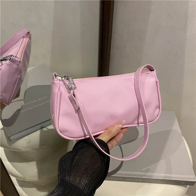 Elegante Patentleder-Clutch