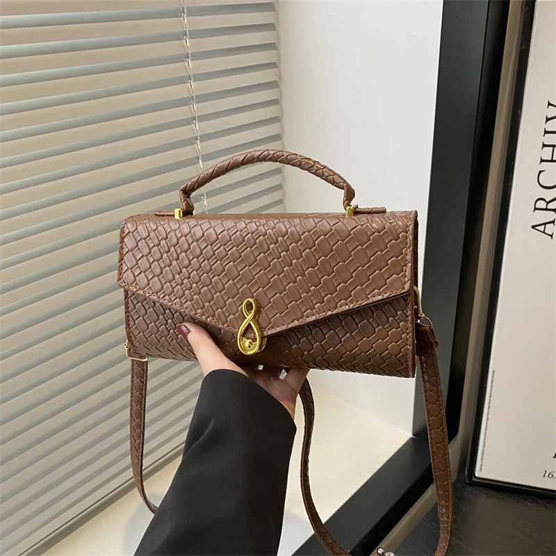 Elegante Handtasche im Krokodil-Muster