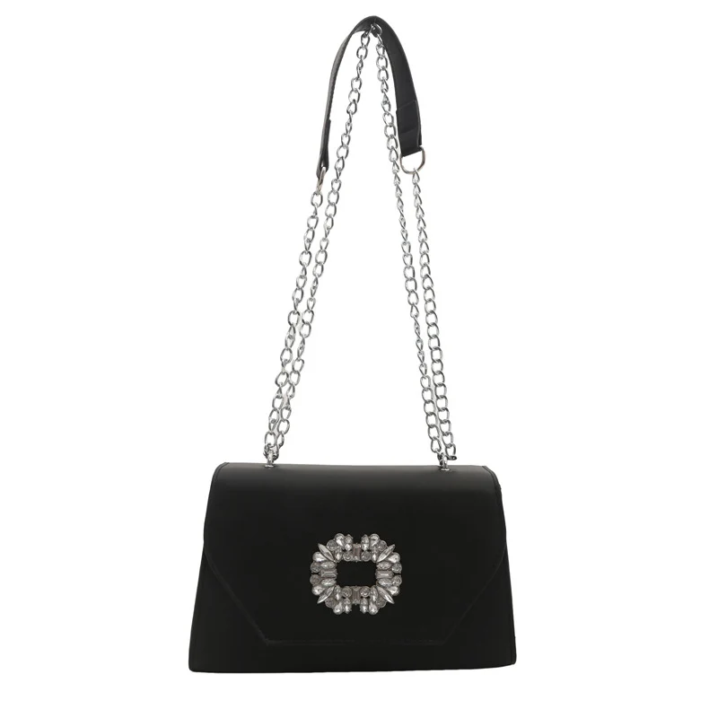 Elegante Handtasche mit Kettendetail für den Abend