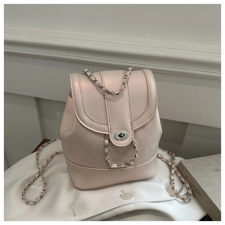 Eleganter Rucksack mit Kettendetails