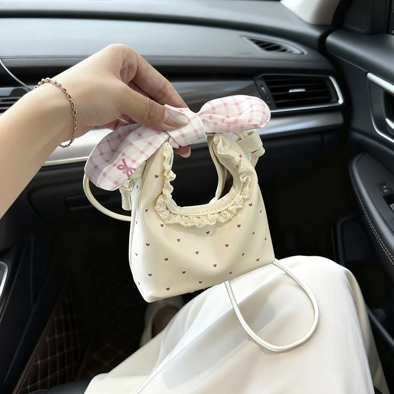 Süßes Mini-Tote mit Schleifenakzent