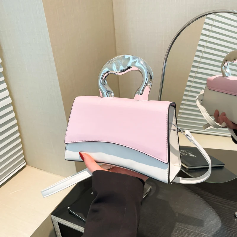 Strukturierte Handtasche