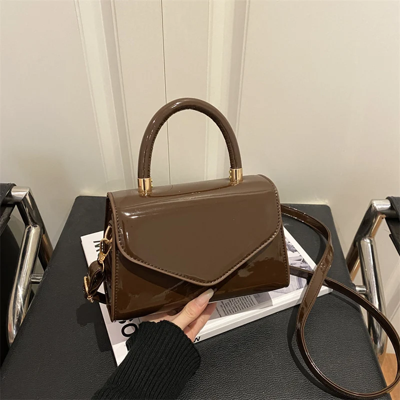 Elegante Handtasche aus Lackleder