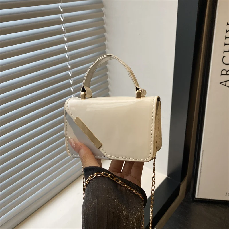 Elegante Handtasche aus patentiertem Leder