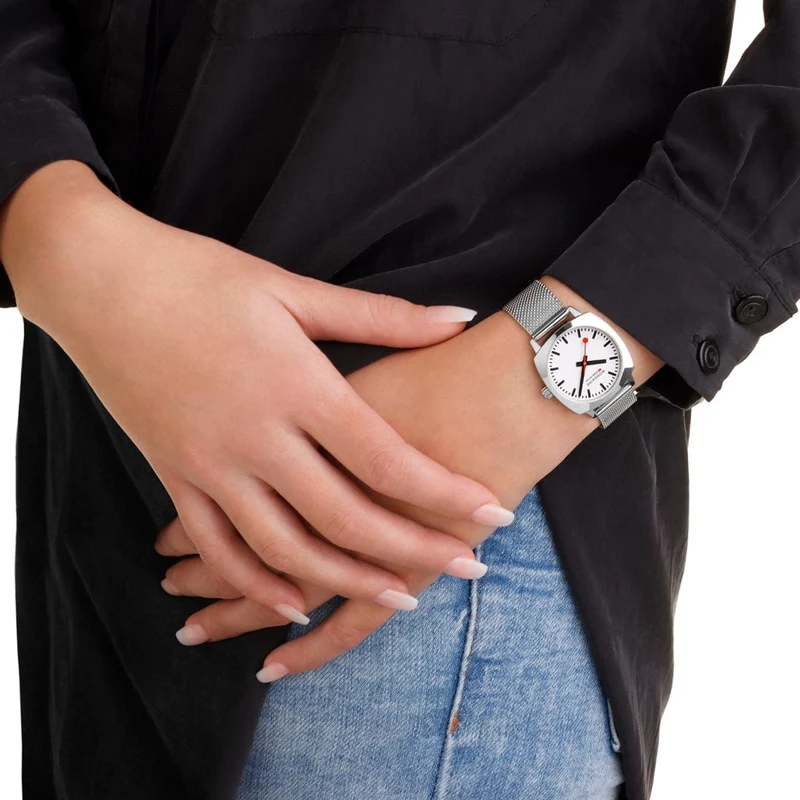 Mondaine Petite Cushion MSL.31110.SM Damenuhr Silber • Saphirglas • Swiss Made