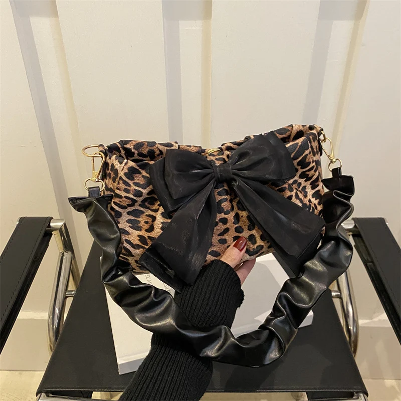 Leopardmuster Schleifenakzent Handtasche