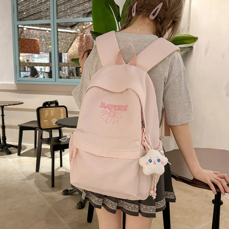 Blumenbestickter Freizeit-Rucksack Karnz
