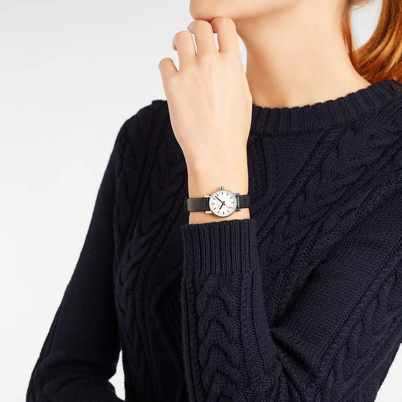 Mondaine evo2 MSE.26110.LBV Damenuhr Schwarz • Saphirglas • Veganes Traubenleder-Armband
