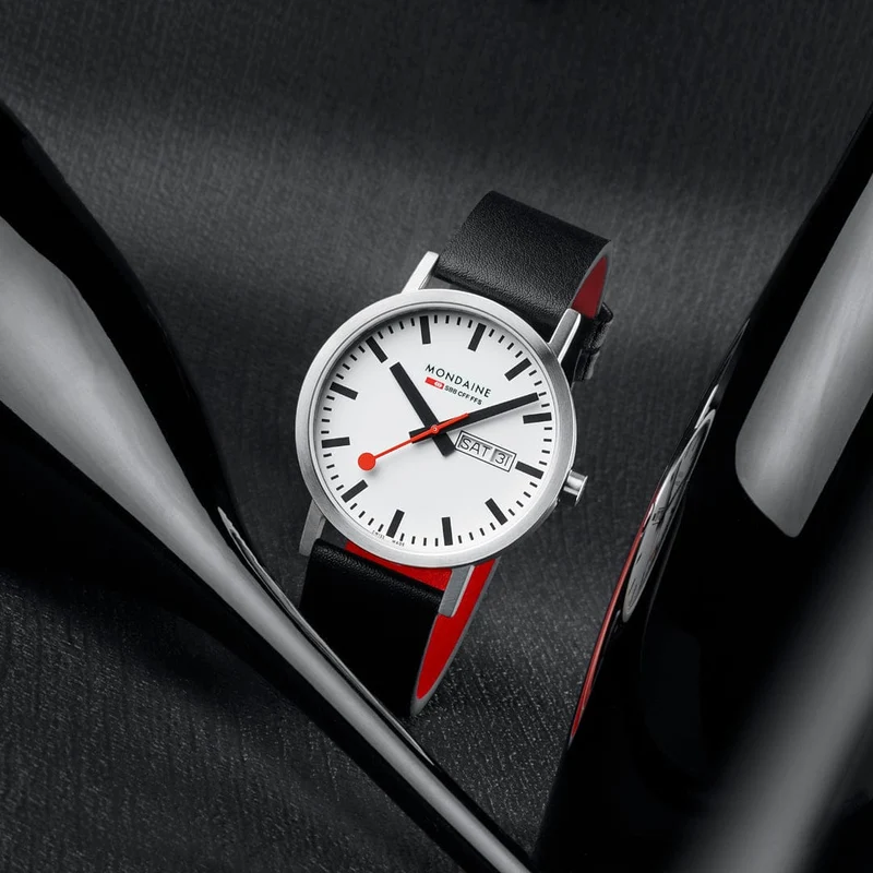 Mondaine Classic A667.30360.11SBBV Herrenuhr Schwarz • Schweizer Quarzwerk • Veganes Traubenleder