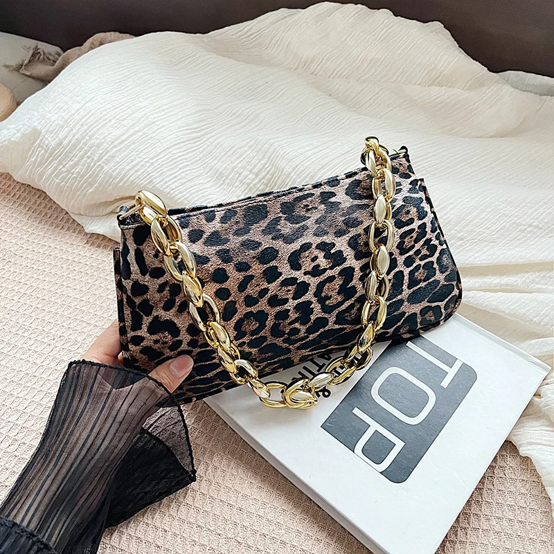 Tiered Abend Clutch mit Animal Print