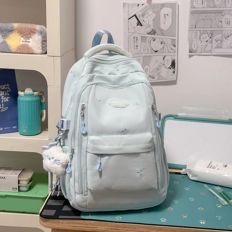 Blumenbestickter Rucksack Karnz