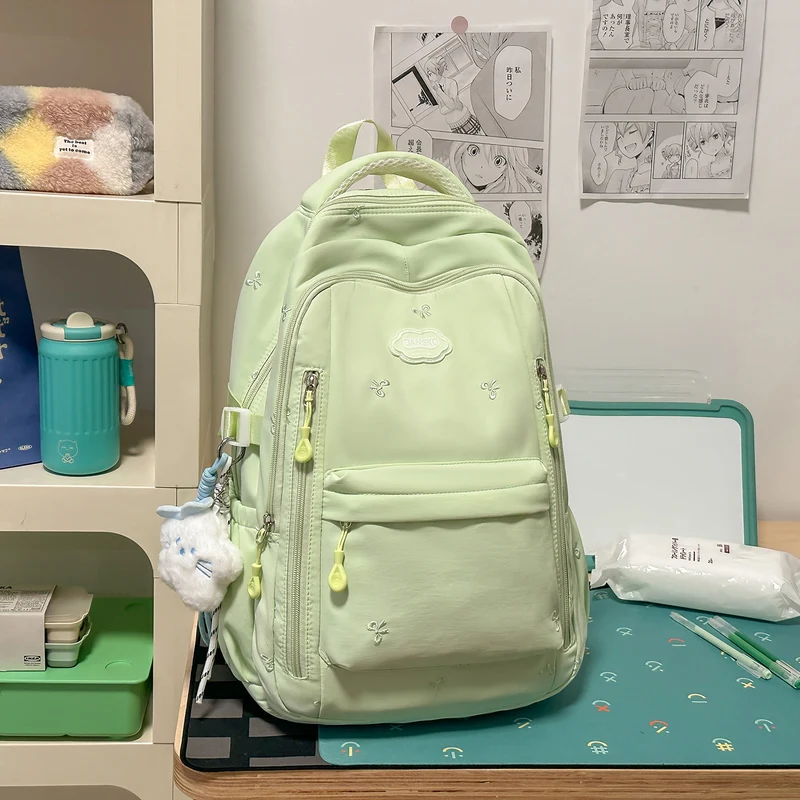 Blumenbestickter Rucksack Karnz