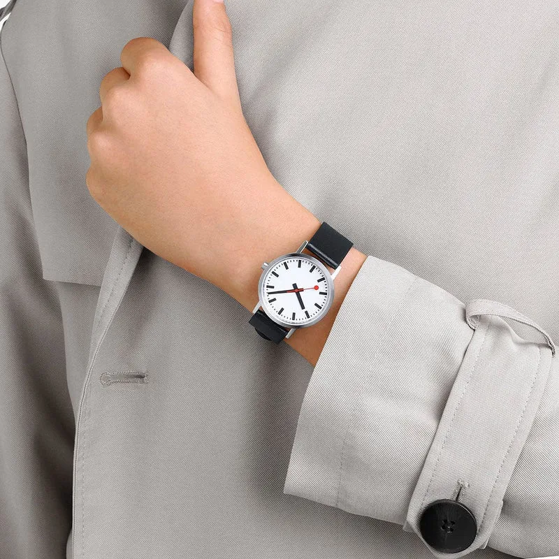 Mondaine Classic A660.30314.16OMV Damenuhr Schwarz • Veganes Traubenleder • Schweizer Quarzwerk