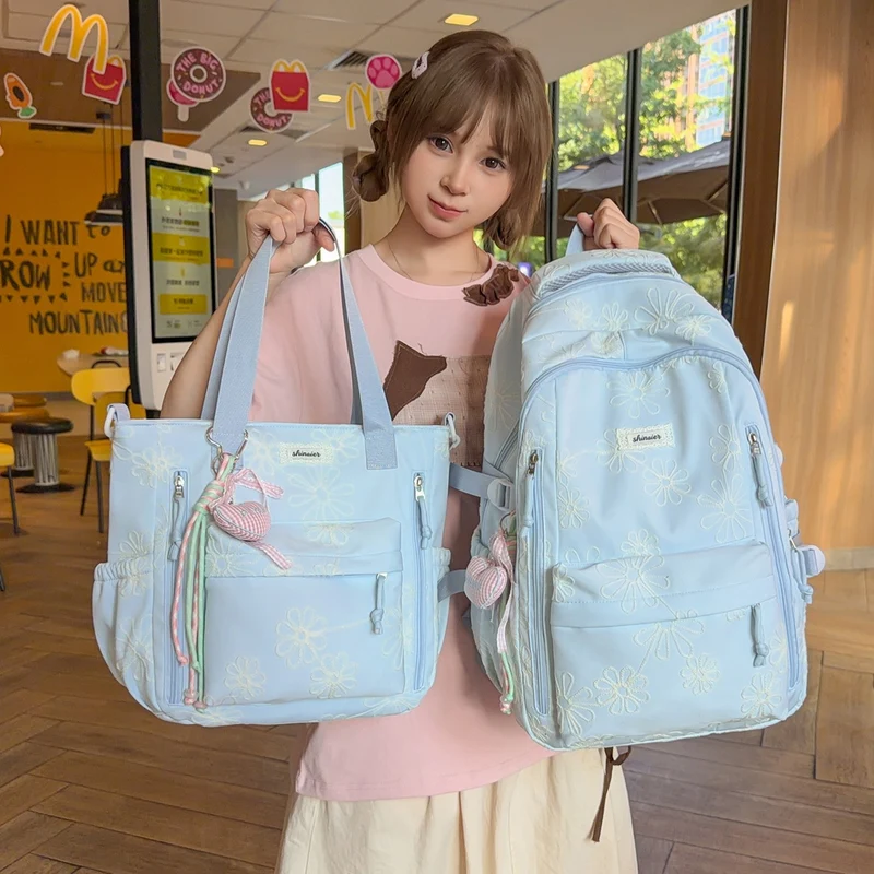 Bestickter Rucksack mit floralem Muster Karnz