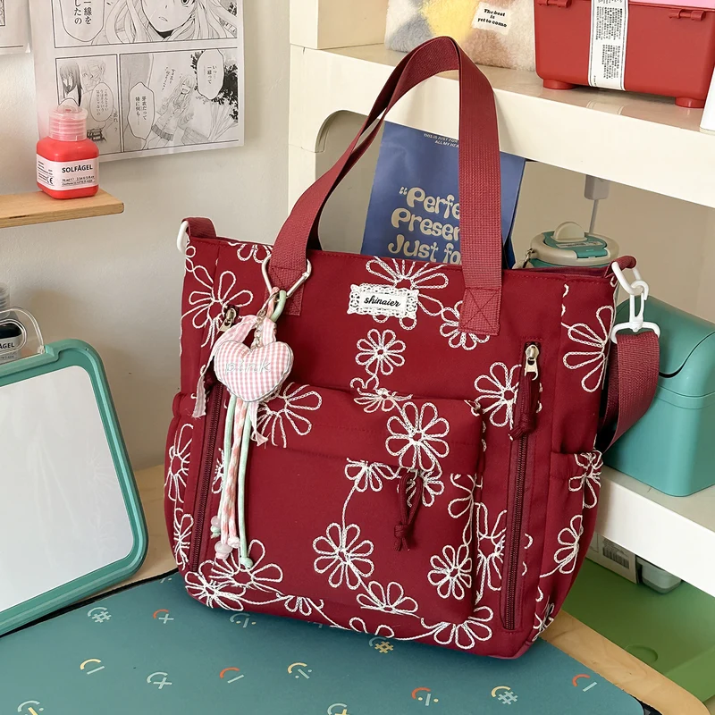 Bestickter Rucksack mit floralem Muster Karnz