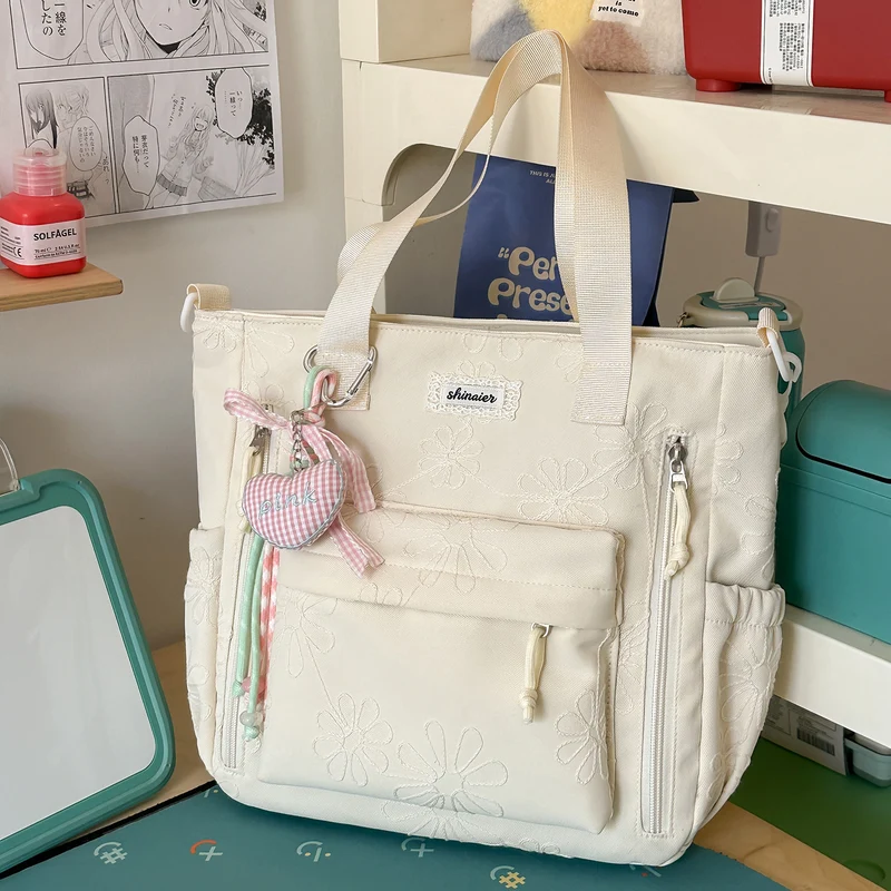 Bestickter Rucksack mit floralem Muster Karnz