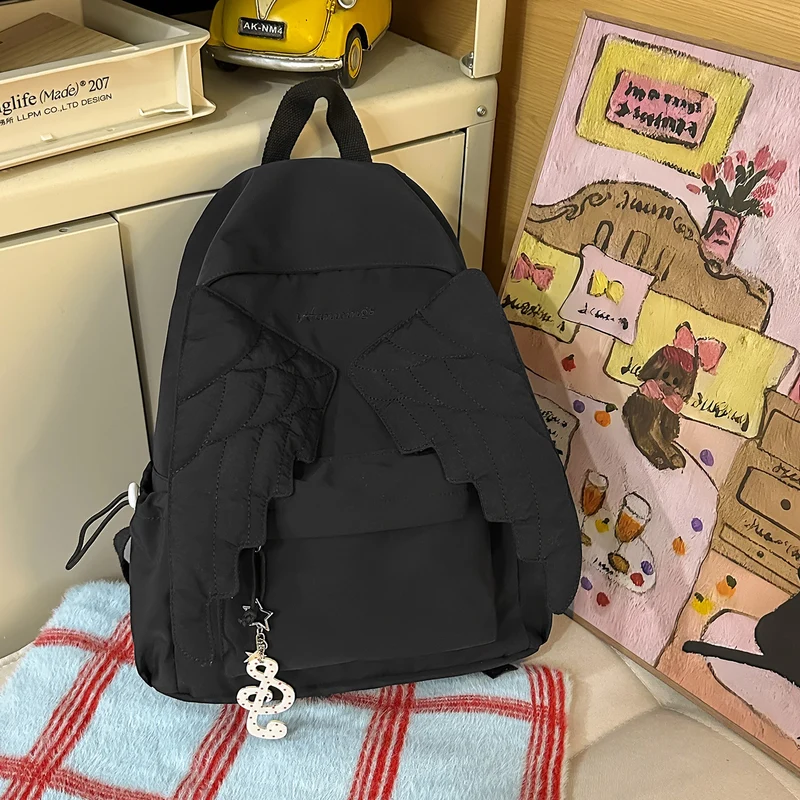 Niedlicher, flügelverzierter legerer Rucksack Karnz