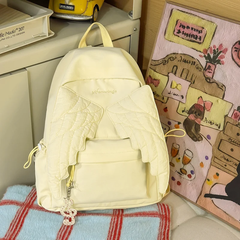 Niedlicher, flügelverzierter legerer Rucksack Karnz