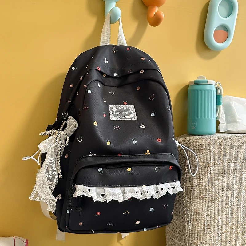 Dekorative mit Blumen verzierte Rucksack Karnz